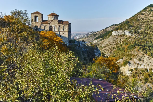 Asenovgrad, bulgaria - 1. Oktober 2016: Herbstblick auf die Festung asenovgrad, asenovgrad, bulgaria — Stockfoto