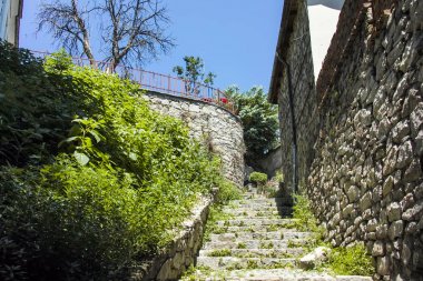 Plovdiv, Bulgaristan - 10 Haziran 2017: Eski şehir şehir Plovdiv, tipik sokakta