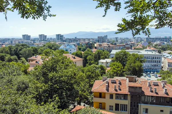 Plovdiv, Bulgarien - 10 juni 2017: Panoramautsikt över staden Plovdiv — Stockfoto