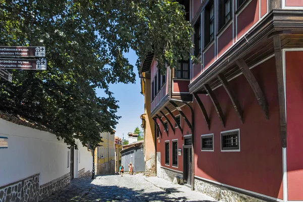 PLOVDIV, BULGÁRIA - JUNHO 10, 2017: Casa do período do renascimento búlgaro na cidade velha de Plovdiv — Fotografia de Stock