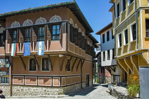 PLOVDIV, BULGÁRIA - JUNHO 10, 2017: Casa do período do renascimento búlgaro na cidade velha de Plovdiv — Fotografia de Stock