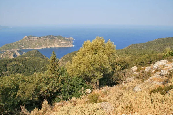 Assos, Kefalonia, Görögország - 2012. szeptember 8.: Csodálatos panoráma Assos village, Kefalonia, Görögország — Stock Fotó