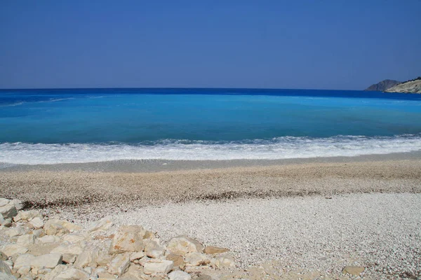 KEFALONIA, GREECE - 8 сентября 2012 г.: Пейзаж пляжа Миртос, Кефалония, Греция — стоковое фото
