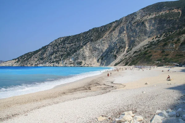 KEFALONIA, GRECIA - 8 DE SEPTIEMBRE DE 2012: Paisaje de la playa de Myrtos, Cefalonia, Grecia — Foto de Stock