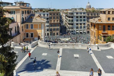 Rome, İtalya - 22 Haziran 2017: İspanyol Merdivenleri ve Piazza di Spagna, Roma şehir, üstten görünüm