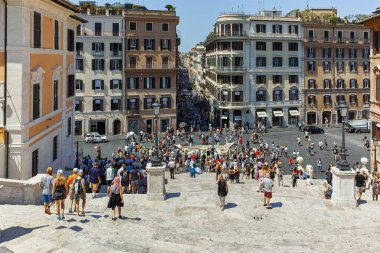 Rome, İtalya - 22 Haziran 2017: İspanyol Merdivenleri ve Piazza di Spagna, Roma şehir, üstten görünüm