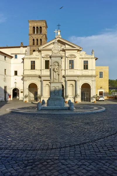 ROMA, ITALIA - 22 DE JUNIO DE 2017: Basílica de San Bartolomé en la isla de Roma — Foto de Stock