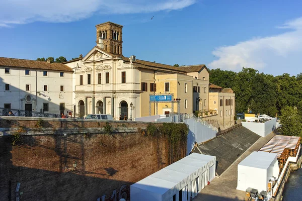 Rom, italien - 22. juni 2017: basilika des heiligen bartholomäus auf der insel in rom — Stockfoto