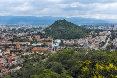Plovdiv, Bulgaristan 11 Haziran 2017: Muhteşem panoramik şehir Plovdiv Bunardzhik tepe Hill (libertadors tepesi)