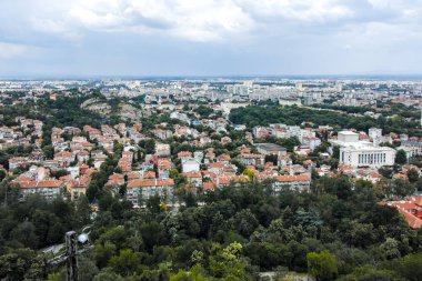 Plovdiv, Bulgaristan 11 Haziran 2017: Muhteşem panoramik şehir Plovdiv Bunardzhik tepe Hill (libertadors tepesi)