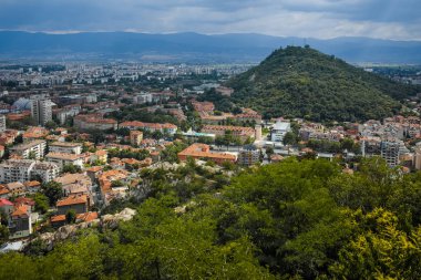 Plovdiv, Bulgaristan 11 Haziran 2017: Muhteşem panoramik şehir Plovdiv Bunardzhik tepe Hill (libertadors tepesi)