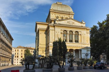 Rome, İtalya - 22 Haziran 2017: Şaşırtıcı günbatımı Roma sinagoga görünümünü