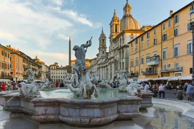 Roma, İtalya - 22 Haziran 2017: Muhteşem panoramik Piazza Navona ve Neptün Çeşmesi, Roma şehir