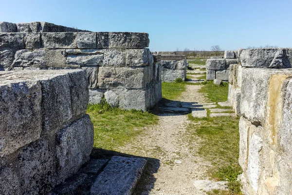 Ruinas de la capital del Primer Imperio Búlgaro Fortaleza Pliska, Región de Shumen — Foto de Stock