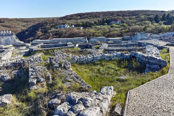 Καταπληκτική θέα του αρχαιολογικού χώρου Σούμεν φρούριο κοντά πόλη της Shoumen — Φωτογραφία Αρχείου