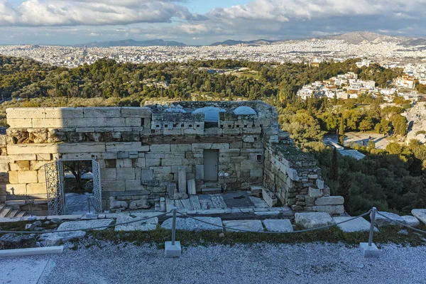 Prachtig uitzicht van de Propylaea - monumentale gateway in de Akropolis van Athene — Stockfoto