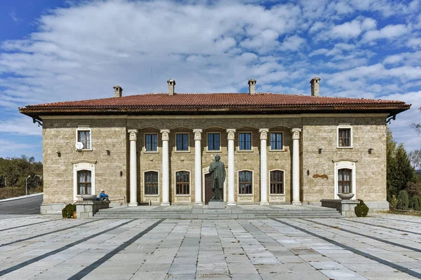 Kovachevtsy, Bulgaristan - 9 Ekim 2016: Evi Müzesi ve Anıtı komünist lider Georgi Dimitrov Köyü Kovachevtsi, Bulgaristan