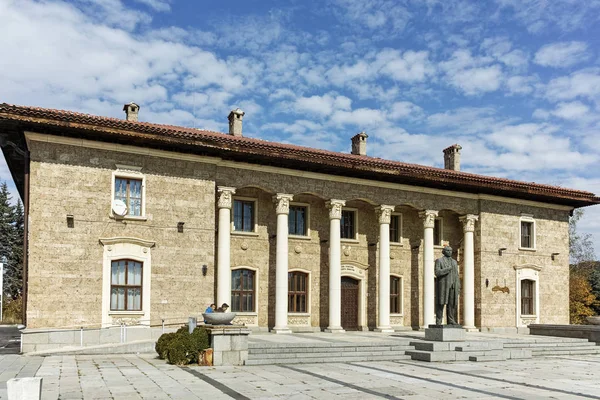Kovachevtsy, Bulgaristan - 9 Ekim 2016: Evi Müzesi ve Anıtı komünist lider Georgi Dimitrov Köyü Kovachevtsi, Bulgaristan