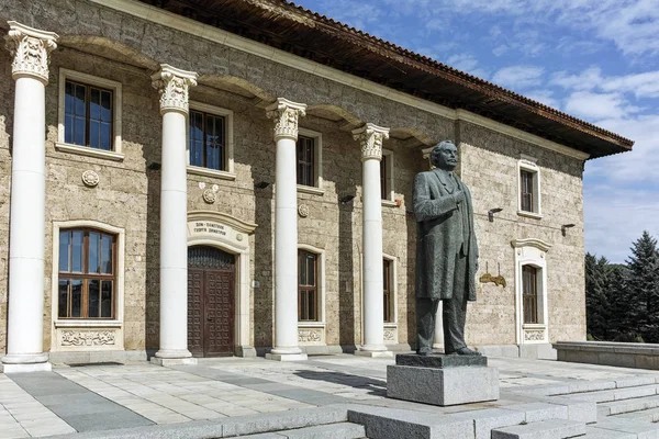 KOVACHEVTSY, BULGARIE - 9 OCTOBRE 2016 : Musée de la Maison et monument du leader communiste Georgi Dimitrov dans le village de Kovachevtsi, Bulgarie — Photo
