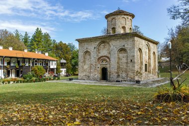 Zemen, Bulgaristan - 20 Ekim 2016: Zemen Manastırı, Pernik bölgesi sonbahar görünümünü