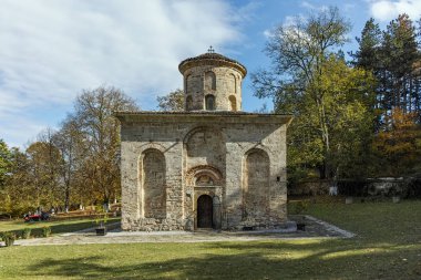 Zemen, Bulgaristan - 20 Ekim 2016: Zemen Manastırı, Pernik bölgesi sonbahar görünümünü