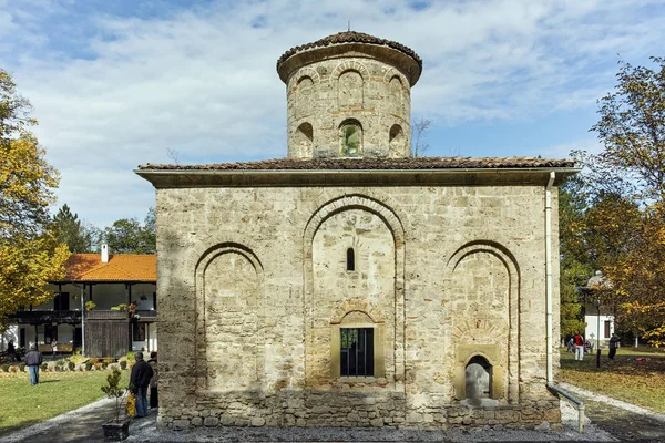 Zemen, Bulgarien - 20 oktober 2016: Hösten Visa Zemen kloster, Pernik Region — Stockfoto