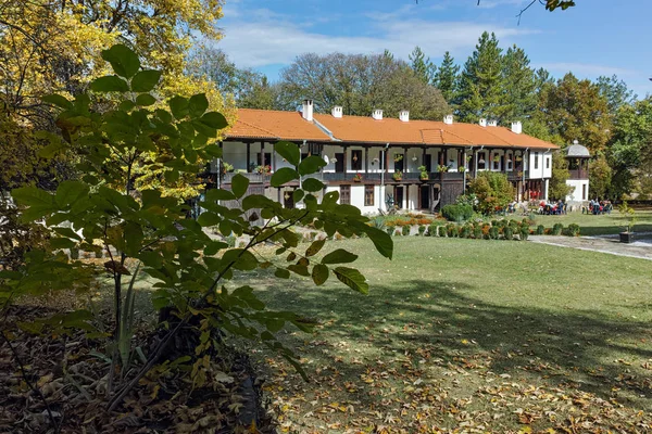 ZEMEN, BULGARIE - 20 OCTOBRE 2016 : Vue d'automne du monastère de Zemen, région de Pernik — Photo