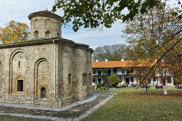 Zemen, Болгарія - 20 жовтня 2016: Осінь подання Zemen монастиря, Pernik регіону — стокове фото