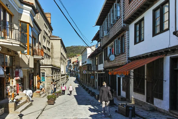 Veliko Tarnovo, Bulgaristan - 11 Nisan 2017: Eski şehir şehir Veliko Tarnovo, evlerde