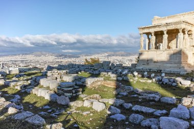 Erechtheion bir antik Yunan tapınağı Attica Atina Akropol'kuzey tarafında Caryatids sundurma
