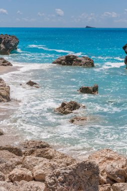 Megali Petra Beach, Lefkada, Ionian Islands taşlara ile manzara