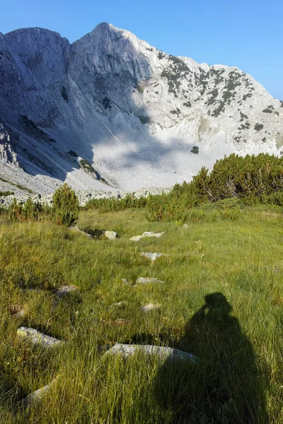 Paisagem com pico de Sinanitsa, Montanha Pirin — Fotografia de Stock