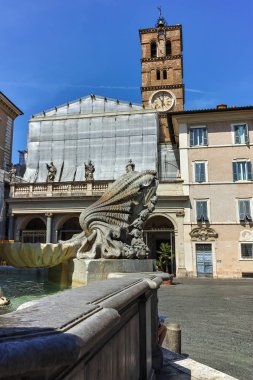 Rome, İtalya - 23 Haziran 2017: Gün batımı görünümü Basilica of Our Lady, Trastevere, Roma