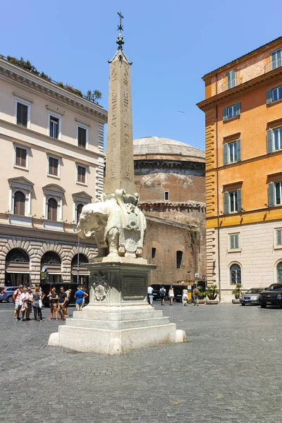 코끼리 오벨리스크와 로마의 도시에서 판테온 로마, 이탈리아-6 월 23 일, 2017: 파노라마 — 스톡 사진