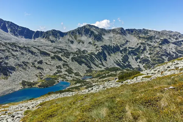 Pemandangan luar biasa dari danau Dalgoto (Panjang), Pirin Mountain — Stok Foto