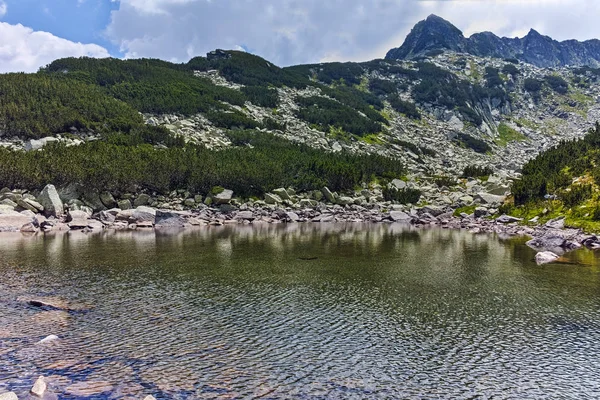 Amazing landscape of Upper Muratovo lake, Pirin Mountain — Stok Foto
