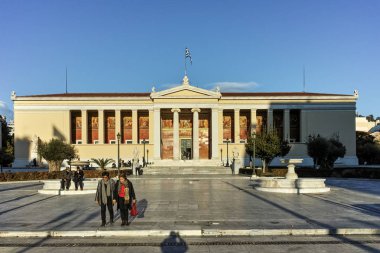 Atina, Yunanistan - 19 Ocak 2017: Gün batımı görünümü Üniversitesi, Atina, Yunanistan