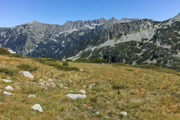 Geweldige zomer landschap van het Pirin-gebergte — Stockfoto
