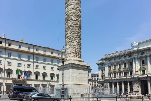 Rome, Olaszország - 2017. június 23.: Csodálatos kilátás nyílik Róma Marcus Aurelius oszlopa — Stock Fotó