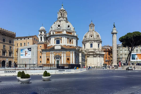 ROME, ITALIE - 23 JUIN 2017 : Vue imprenable sur la colonne Trajan à Rome — Photo