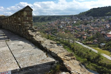 Veliko Tarnovo, Bulgaristan - 9 Nisan 2017: Ortaçağ kale Tsarevets, Veliko Tarnovo kalıntıları
