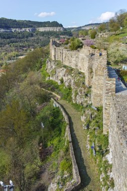 Veliko Tarnovo, Bulgaristan - 9 Nisan 2017: Ortaçağ kale Tsarevets, Veliko Tarnovo kalıntıları