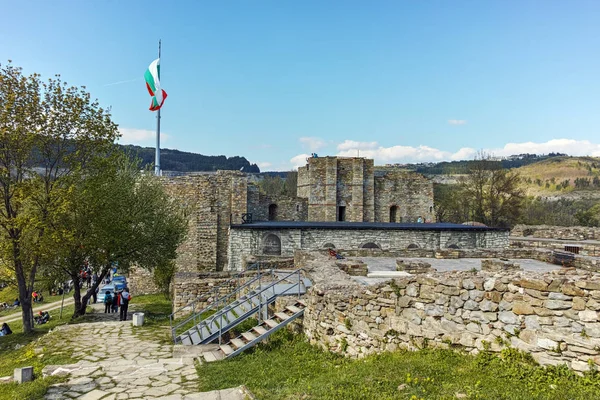 VELIKO TARNOVO, BULGARIA - 9 APRIL 2017: Ruins of medieval Fortress Tsarevets, Veliko Tarnovo — Stock Photo, Image