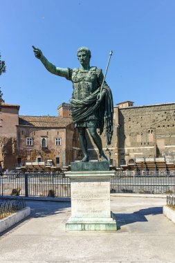 Rome, İtalya - 23 Haziran 2017: Augustus Forumu ve Roma şehrinin heykelinin görünümünü şaşırtıcı