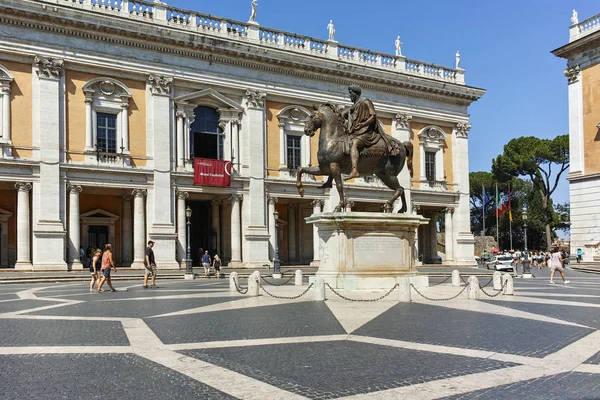 Rome, Olaszország - 2017. június 23.: Emberek előtt, hogy a város a római Birodalom princepse — Stock Fotó