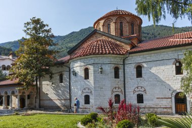 Bachkovo Manastırı, Bulgaristan - 23 Ağustos 2017: Eski binalarda Ortaçağ Bachkovo Manastırı