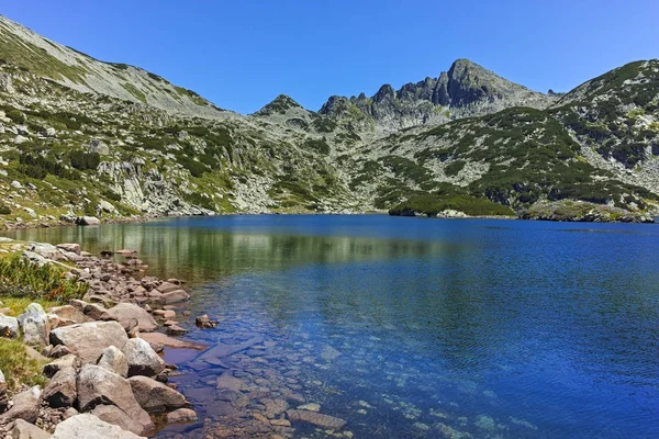 Paisagem incrível com lagos Valyavishki e Dzhangal pico, Pirin Mountain — Fotografia de Stock