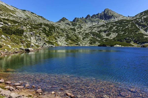 Paisagem incrível com lagos Valyavishki e Dzhangal pico, Pirin Mountain — Fotografia de Stock