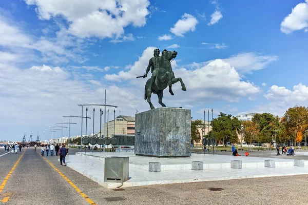 THESSALONIKI, GRECIA - 30 DE SEPTIEMBRE DE 2017: Alejandro Magno Monumento en el terraplén de la ciudad de Salónica, Grecia — Foto de Stock