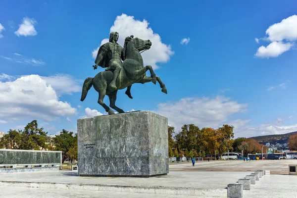 THESSALONIKI, GRECIA - 30 DE SEPTIEMBRE DE 2017: Alejandro Magno Monumento en el terraplén de la ciudad de Salónica, Grecia — Foto de Stock